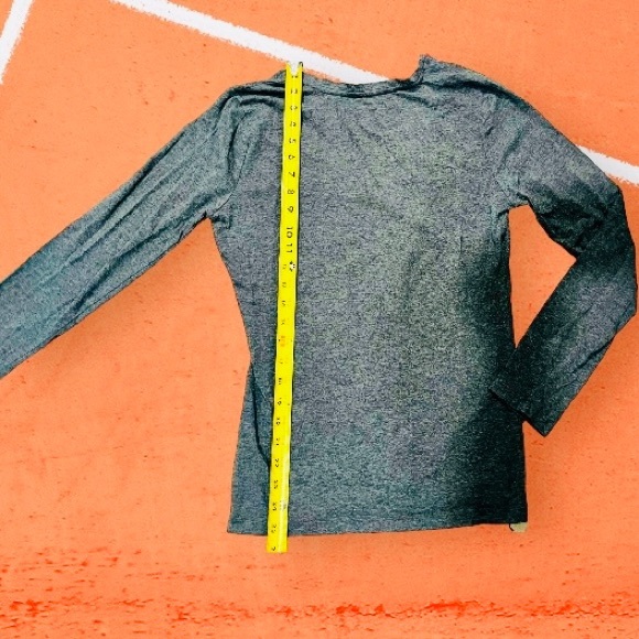 Banana Republic Timeless Tee Longsleeve women's size Med dark Heather gray - Picture 9 of 9